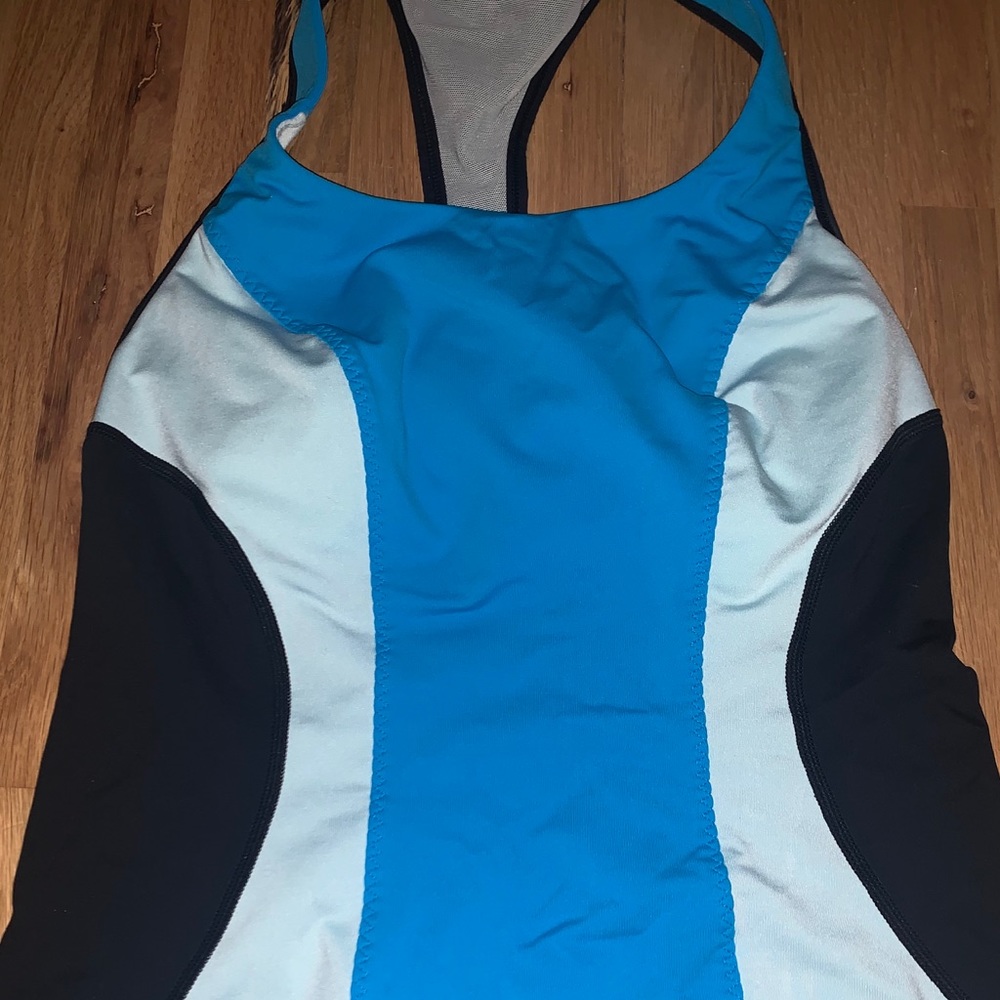 LULULEMON BUILT IN SUPPORT TANK TOP